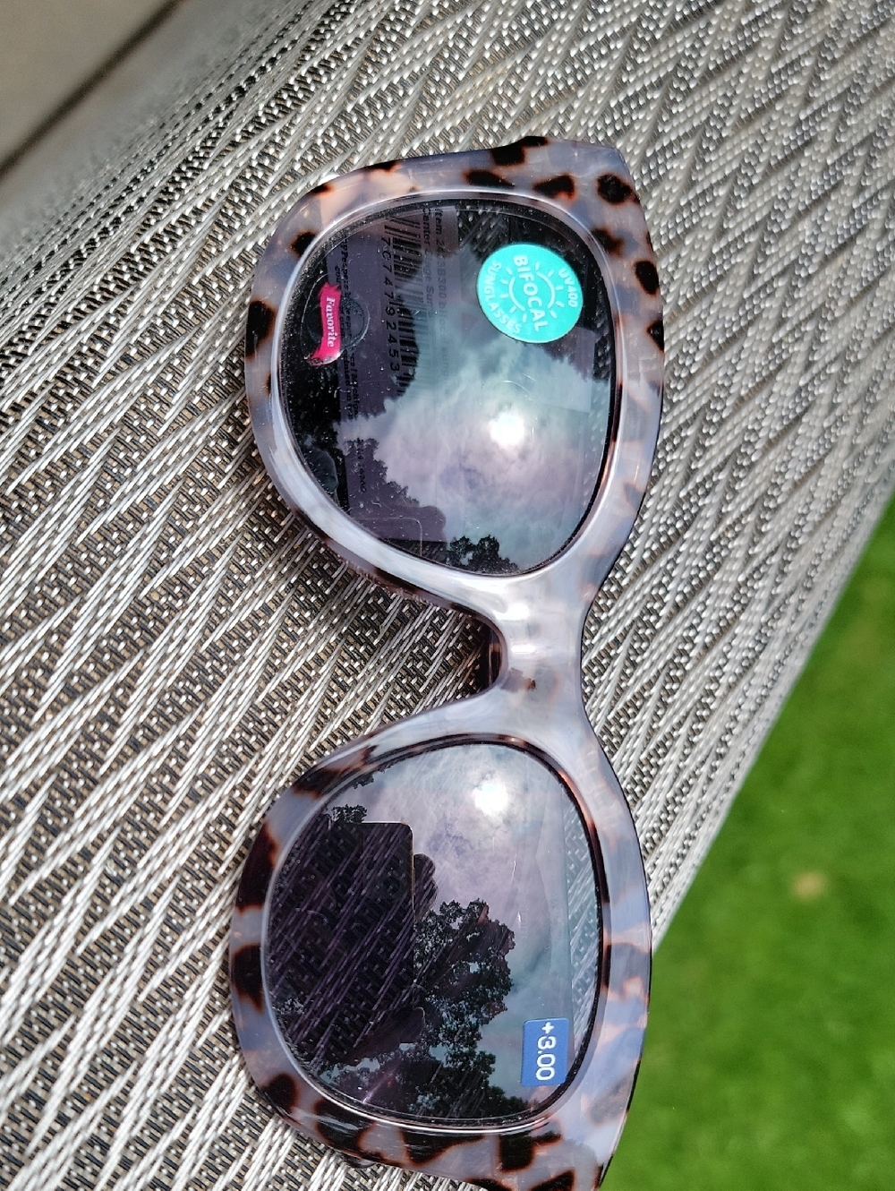 NWT PeepersTortoiseshell Sunglasses with Dark Lenses Bifocal UV400 +3.00. W/case